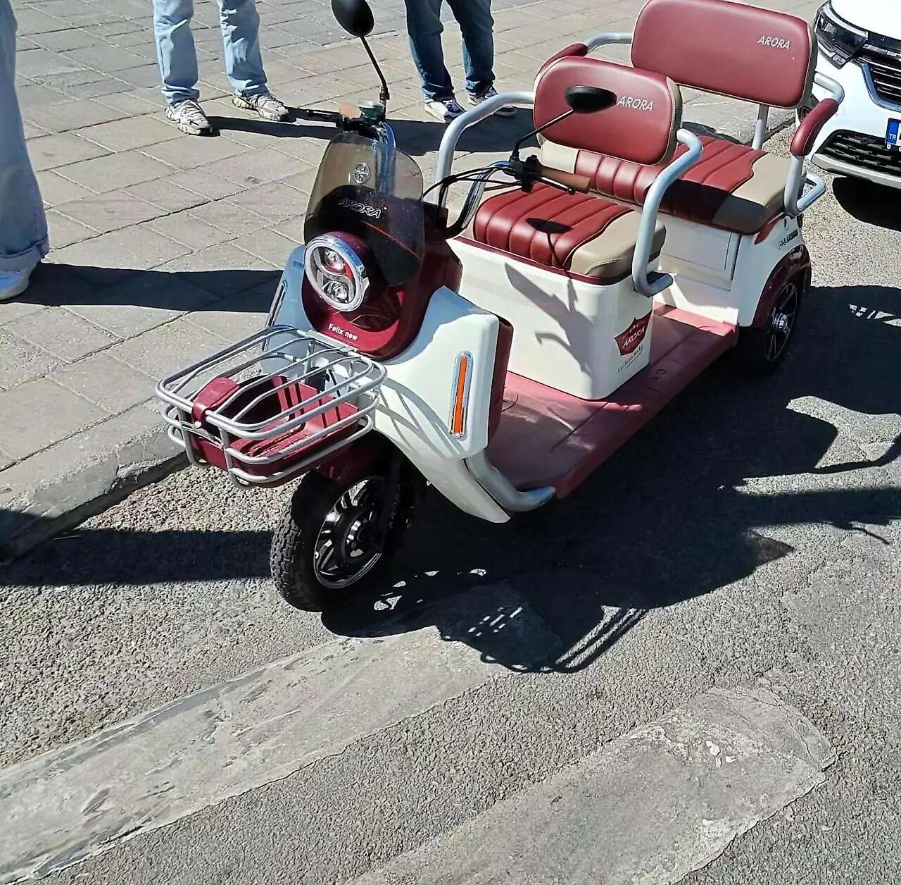 Muğla'da Elektrikli Moped Kazası, Sürücü ve Yolcu Hastanelik Oldu 1
